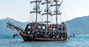 Пиратская яхта в Бодруме