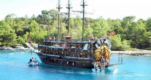 Пиратская яхта в Бодруме