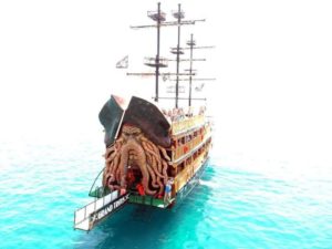 Тур на джипах и пиратском корабле в Алании