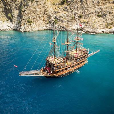 Пиратская яхта в Кемере