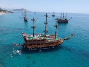 Тур на джипах и пиратском корабле в Сиде