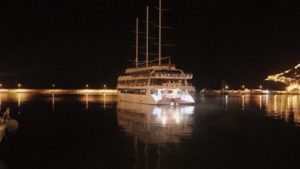 Ночная дискотека на яхте в Алании