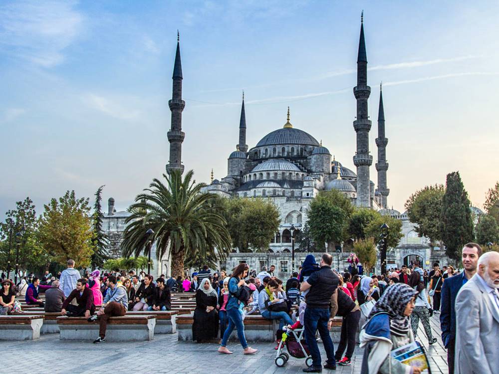 Турция Истамбул март. Стамбул. Голубая мечеть. Турция пойтахти Истанбул. Религиозный туризм в Турции голубая мечеть.