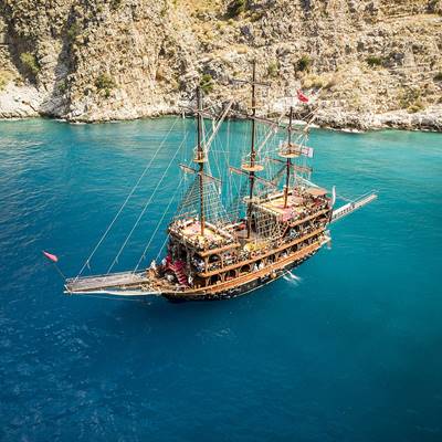 Пиратская яхта в Фетхие