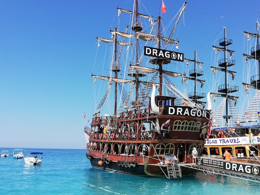 Пиратская яхта в Фетхие